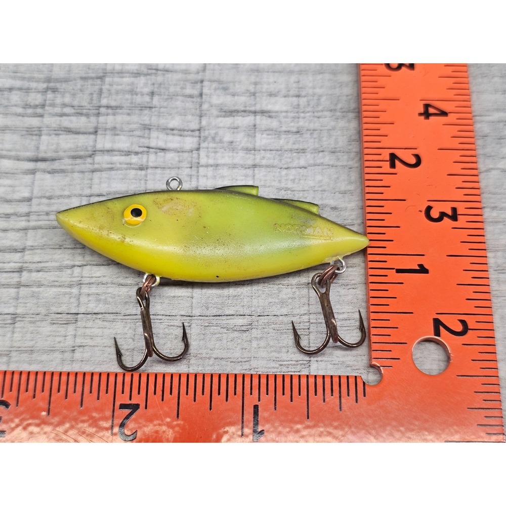 Vintage Norman Lipless Crankbait Rattling Fishing Lure Chartreuse Black 2.5in